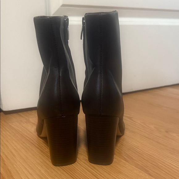 Elegant Brown woman’s  Ankle Boots Nine West size 7 1/2 brown leather . S12 - Picture 4 of 14